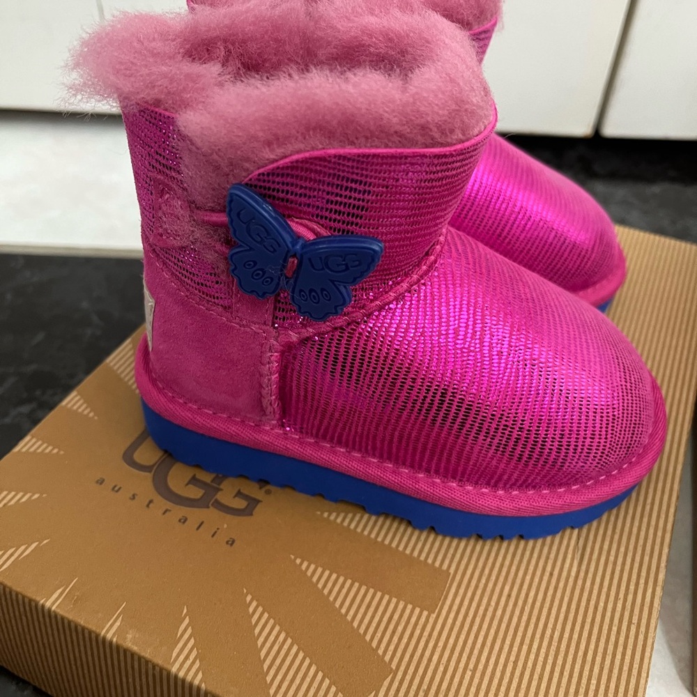 NIB 100% AUTH Ugg T Mini Bailey Button Lizard Boots Sz US6/EU 22.5